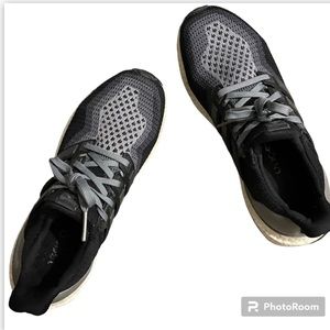 ADIDAS ULTRA BOOST SIZE 9